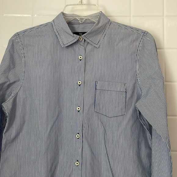 Gap long sleeves, buttons downs shirt, size M. Striped blue and white. - Picture 6 of 16